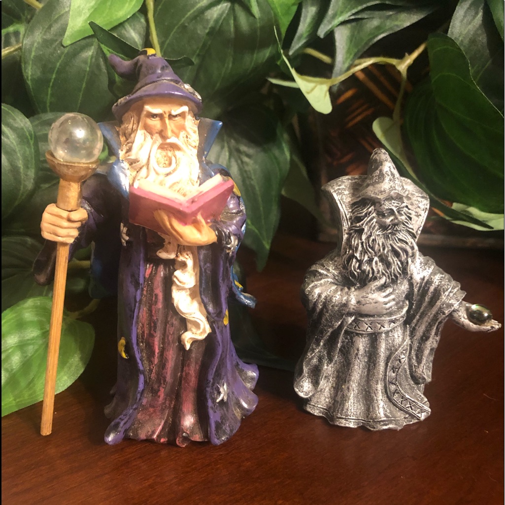 2 Small Wizard Statues